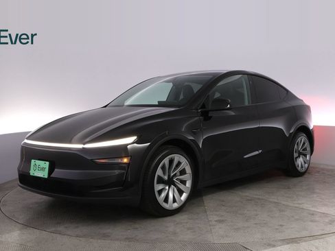 Used 2026 Tesla Model Y 2WD image 2
