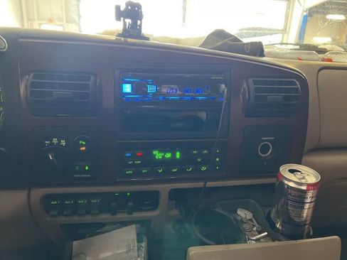 Used 2006 Ford F350 Lariat image 10