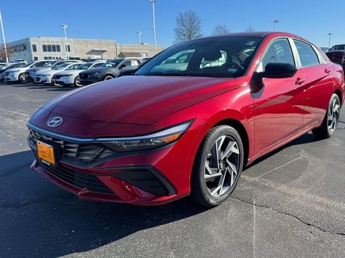 Certified 2025 Hyundai Elantra Sport image 8