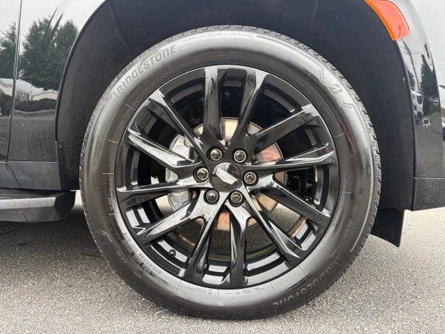 Certified 2024 Cadillac Escalade ESV Sport w/ LPO, ONYX Package AWD/4WD image 17