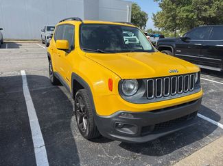 Used 2016 Jeep Renegade Latitude w/ Cold Weather Group image 1