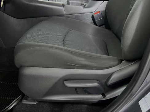 Used 2022 Toyota RAV4 LE AWD/4WD image 19