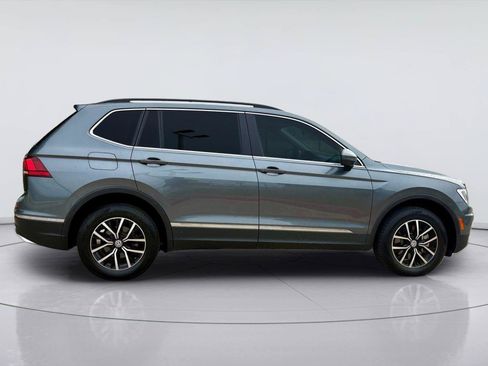 Used 2021 Volkswagen Tiguan SE w/ Panoramic Sunroof Package FWD image 2