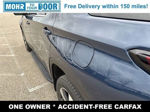 Used 2022 Chevrolet Traverse LT w/ LT Premium Package image 12