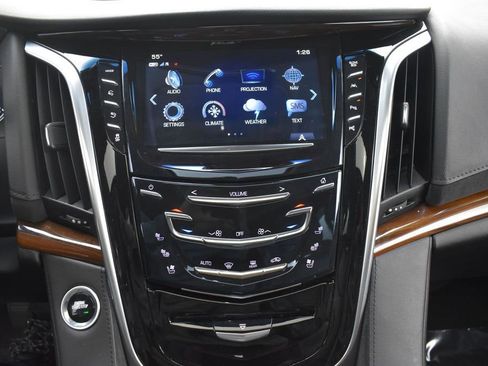 Used 2020 Cadillac Escalade Luxury w/ LPO, Radiant Package AWD/4WD image 21