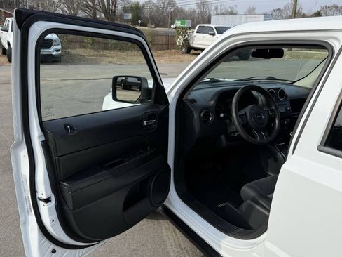 Used 2016 Jeep Patriot Sport w/ Power Value Group FWD image 11