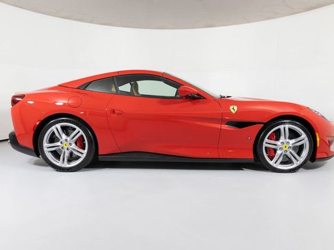 Used 2020 Ferrari Portofino image 17
