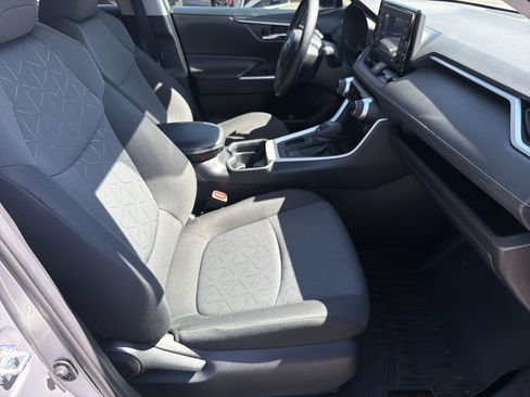 Certified 2021 Toyota RAV4 XLE w/ Convenience Package FWD image 24