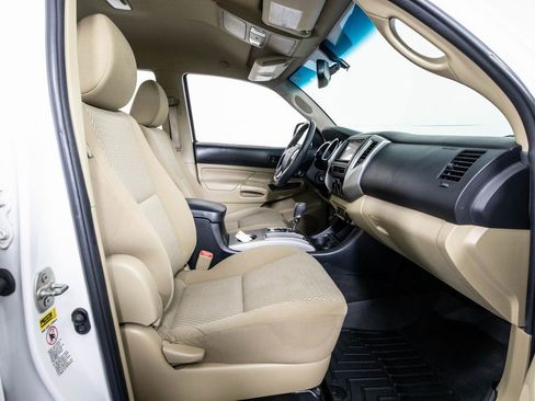 Used 2012 Toyota Tacoma PreRunner w/ SR5 Pkg image 9