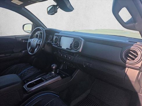 Used 2022 Toyota Tacoma TRD Sport w/ Black Out Package (TMS) RWD image 19