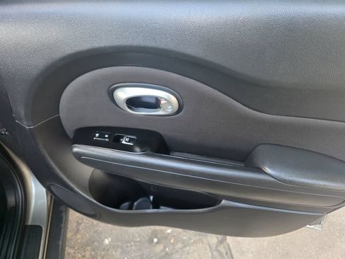 Used 2019 Kia Soul + FWD image 34