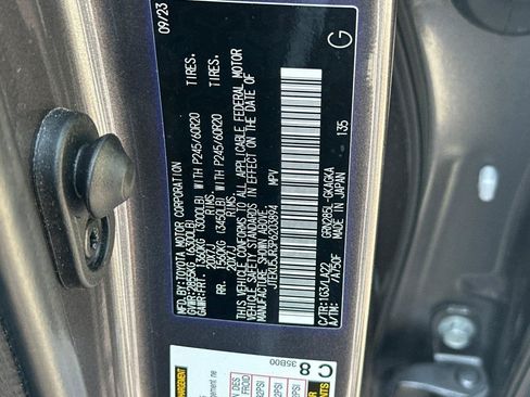 Used 2023 Toyota 4Runner Limited AWD/4WD image 31