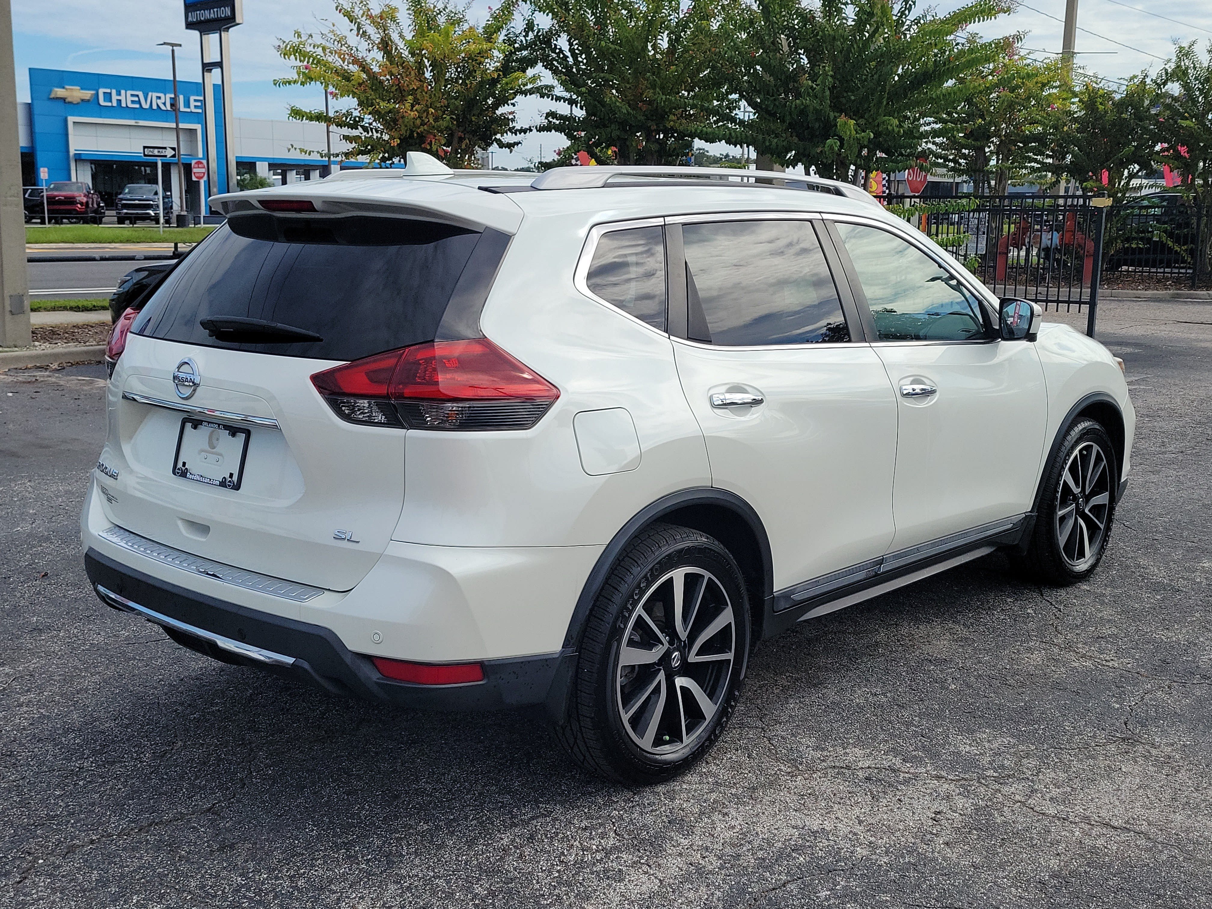 Used 2019 Nissan Rogue SL w/ Premium Package FWD image 2