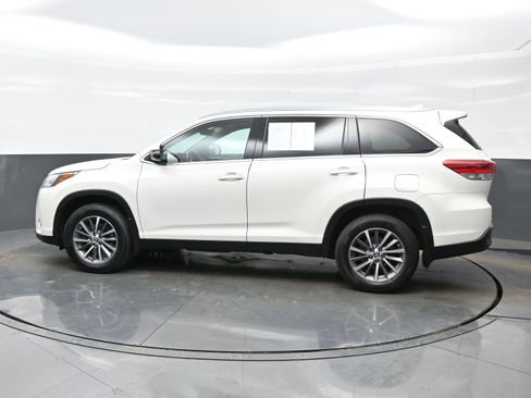 Used 2019 Toyota Highlander XLE image 3