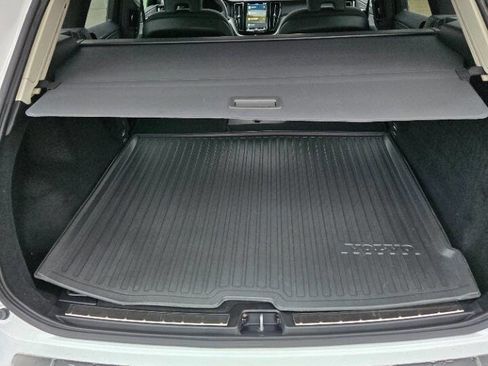 Used 2023 Volvo XC60 B5 Core image 19