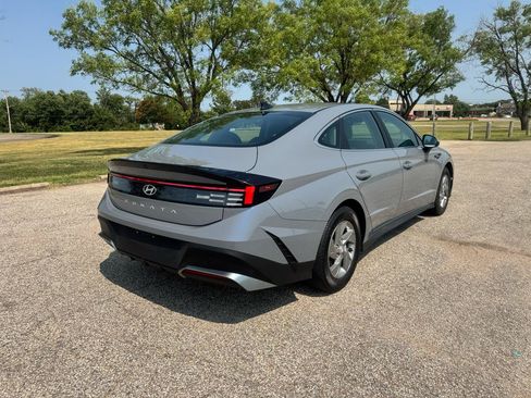 Used 2025 Hyundai Sonata SE FWD image 14