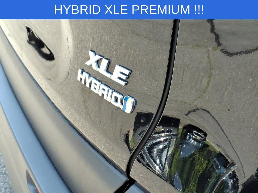 Used 2023 Toyota RAV4 XLE Premium AWD/4WD image 8