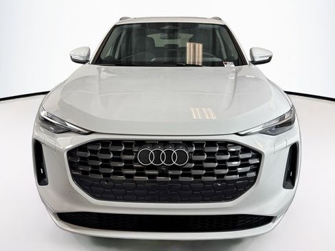 Used 2025 Audi Q5 Premium w/ Convenience Package image 2