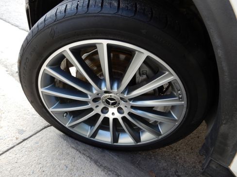 Used 2021 Mercedes-Benz GLC 300 4MATIC image 23