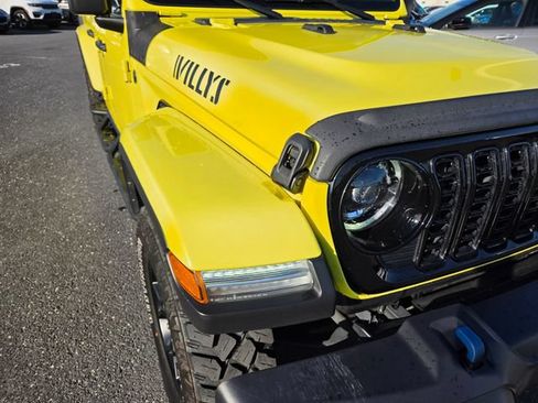 Used 2024 Jeep Gladiator Sport AWD/4WD image 19