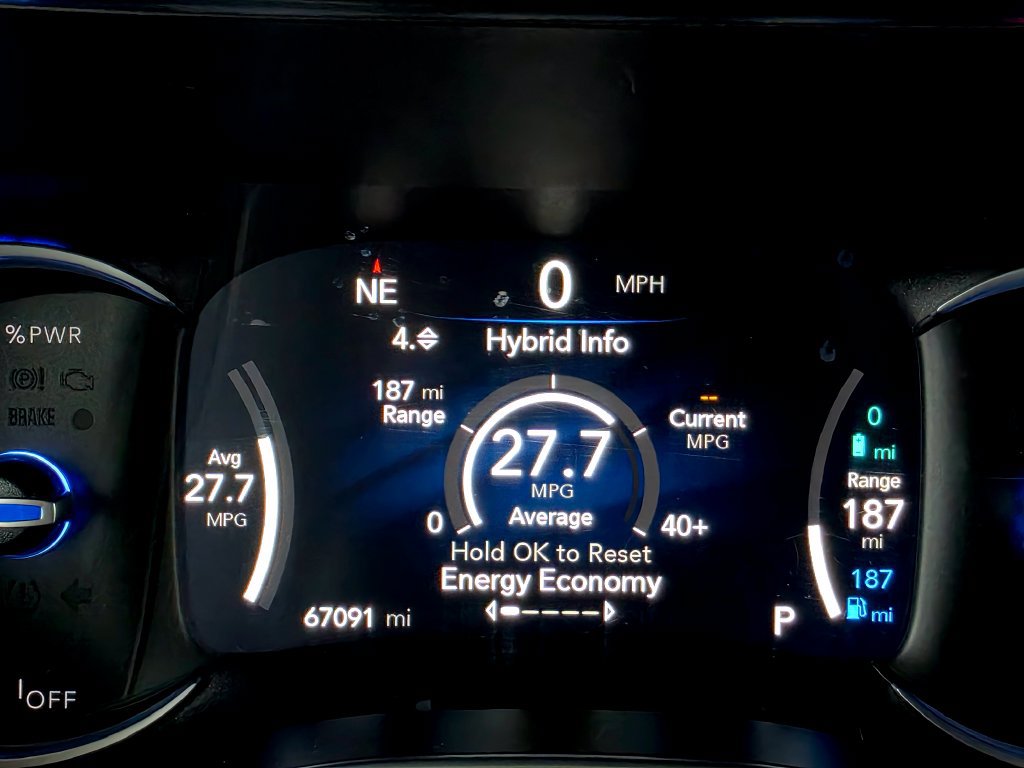 Used 2023 Chrysler Pacifica Limited FWD image 39