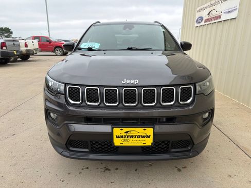 Used 2023 Jeep Compass Latitude w/ Sun and Sound Group AWD/4WD image 3