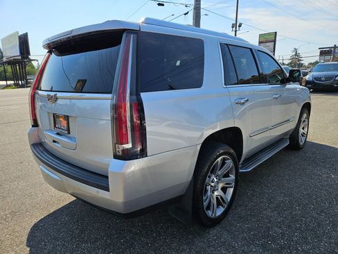 Used 2015 Cadillac Escalade Luxury image 11