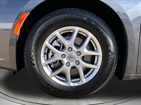 Used 2023 Chrysler Pacifica Touring-L FWD image 36