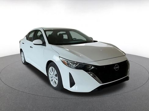 Used 2025 Nissan Sentra S image 3