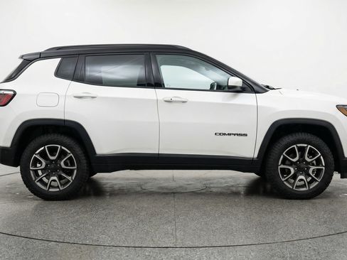 Used 2025 Jeep Compass Trailhawk AWD/4WD image 11
