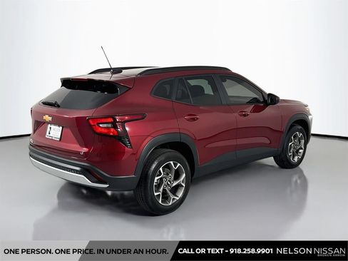 Used 2025 Chevrolet Trax LT w/ Driver Confidence Package FWD image 5