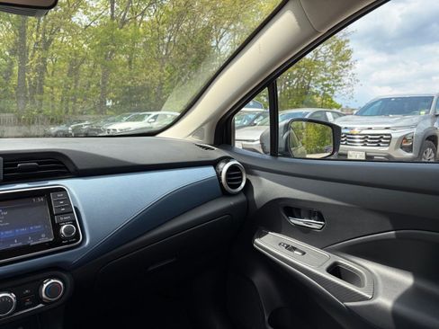 Used 2025 Nissan Versa SV FWD image 33