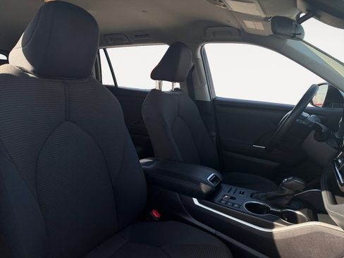 Certified 2024 Toyota Highlander LE image 15