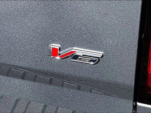 Used 2022 Chevrolet Colorado LT w/ LT Convenience Package image 8