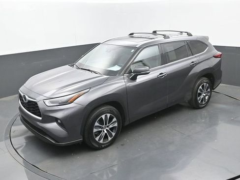 Used 2022 Toyota Highlander XLE FWD image 33