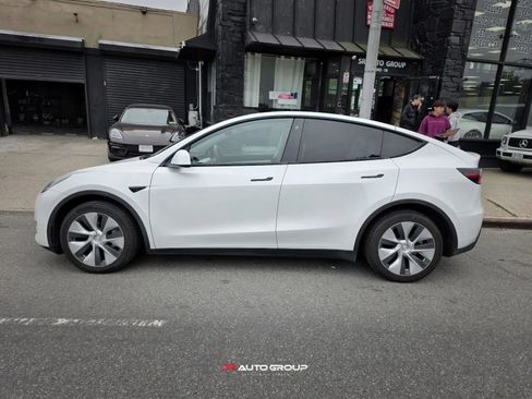 Used 2021 Tesla Model Y Long Range AWD/4WD image 9