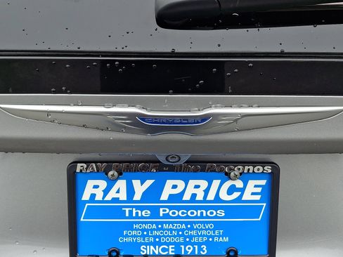 Used 2017 Chrysler Pacifica Limited w/ Tire & Wheel Group image 33