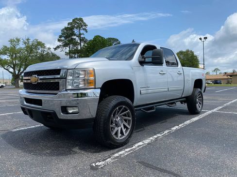 Used 2014 Chevrolet Silverado 2500 LTZ w/ LTZ Plus Package AWD/4WD image 2