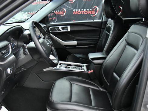 Used 2022 Ford Explorer XLT w/ Equipment Group 202A image 17