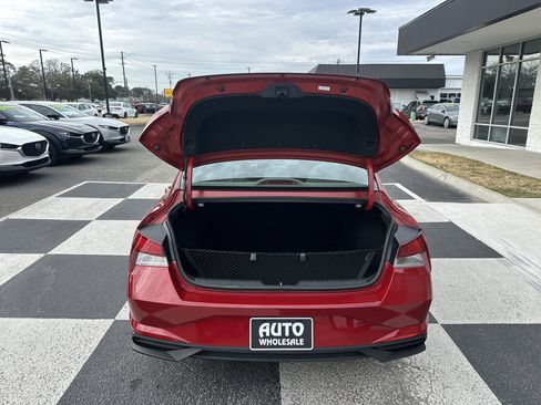 Used 2023 Hyundai Elantra SEL w/ Convenience Package image 5