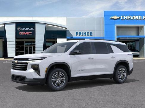 New 2026 Chevrolet Traverse LT image 2