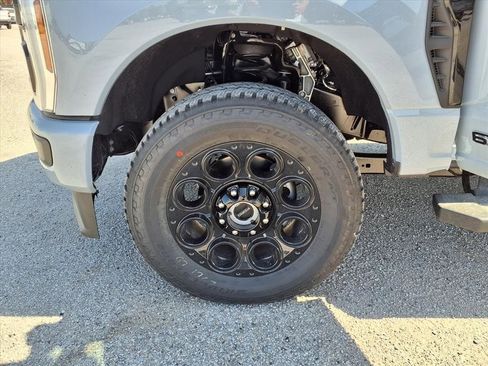 New 2026 Ford F250 Lariat w/ Black Appearance Package image 30