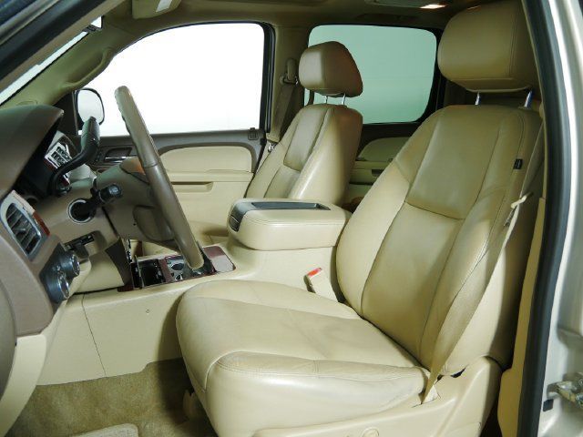 Used 2011 Chevrolet Suburban LTZ AWD/4WD image 22