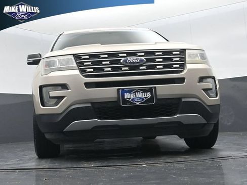 Used 2017 Ford Explorer XLT FWD image 18
