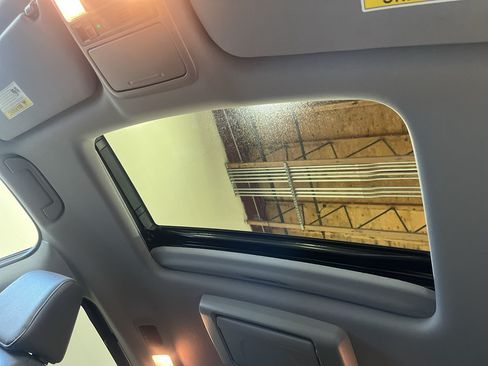 Used 2018 Honda Odyssey Elite image 34