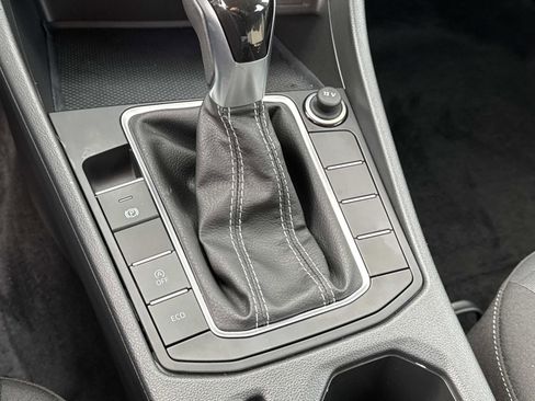 Certified 2025 Volkswagen Jetta S image 25