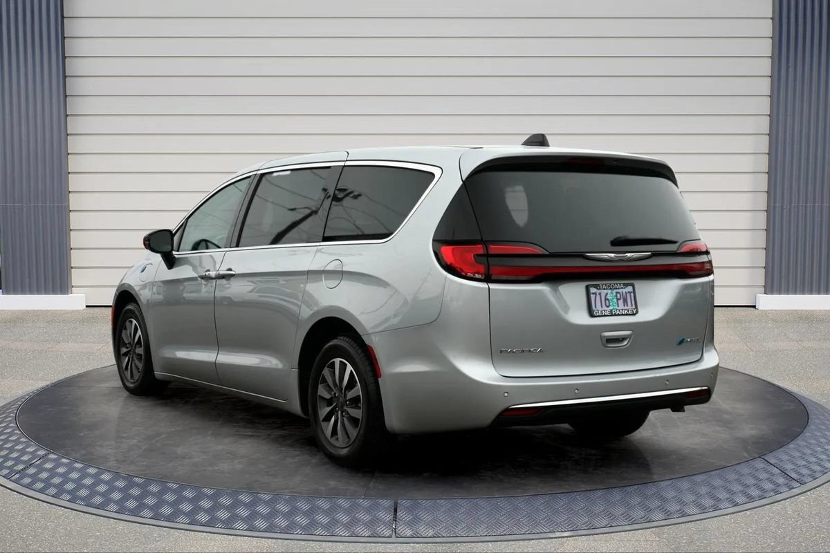 Used 2024 Chrysler Pacifica Limited FWD image 5