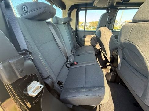 Used 2024 Jeep Gladiator Sport image 12