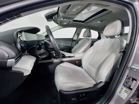 Used 2024 Hyundai Elantra Limited FWD image 4