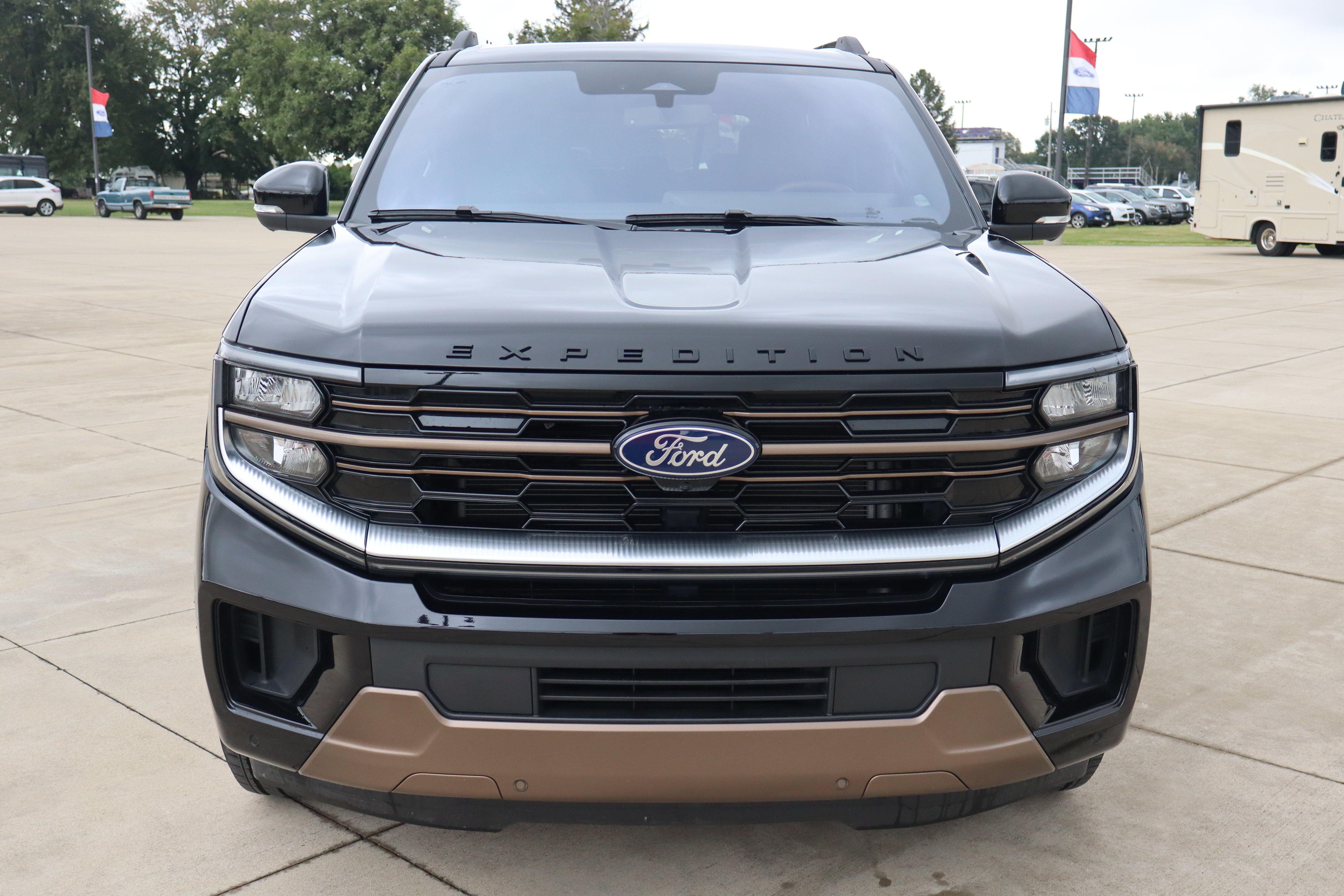 Used 2025 Ford Expedition King Ranch AWD/4WD image 2